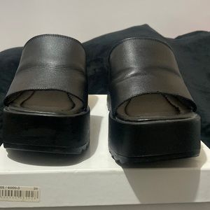 Lightly worn STEVE MADDEN PEPE